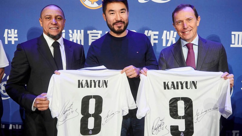 NBA季后赛争议判罚：关键瞬间回放与解析